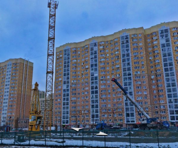 1_stroitelstvo_2kh_mnogourovnevykh_parkingov